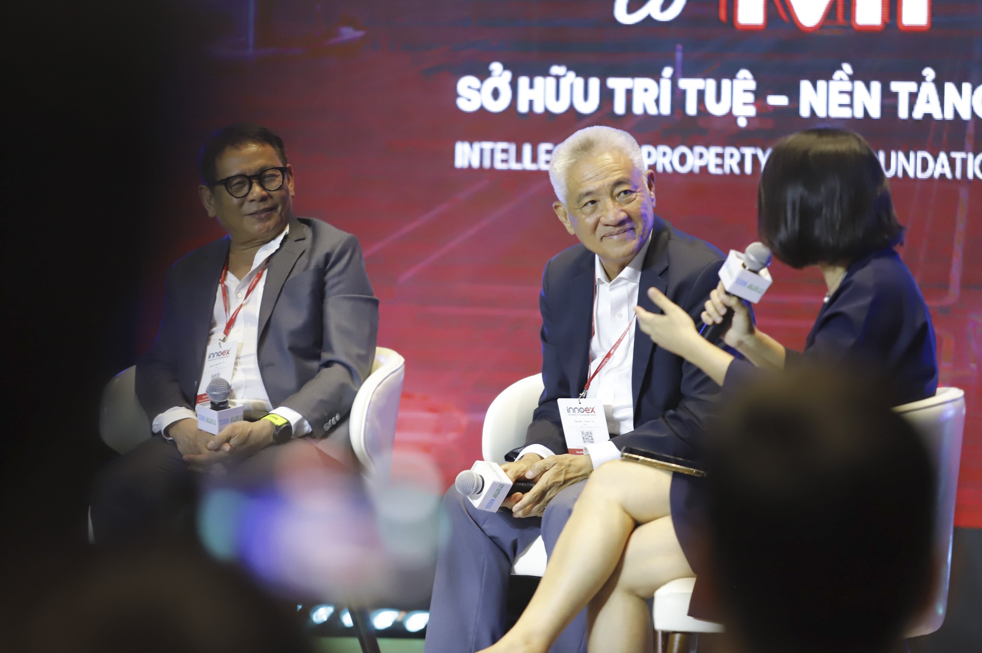 TS. Nguyễn Thanh Mỹ (giữa), Chủ tịch RYNAN Technology Vietnam trong sự kiện InnoEx TS. Nguyễn Thanh Mỹ chia sẻ kinh nghiệm