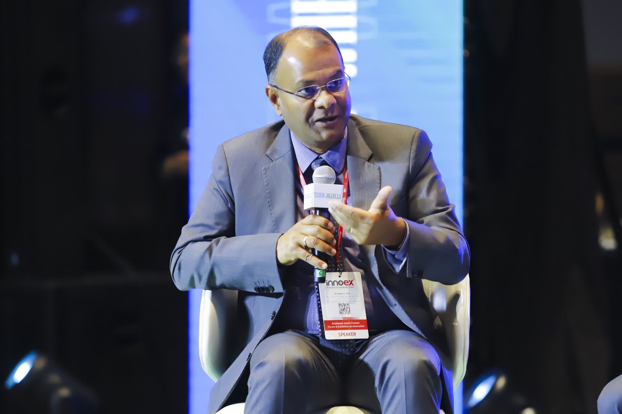 Ông Sudeepto Roy, Phó Chủ tịch Kỹ thuật Qualcomm Ông Sudeepto Roy trình bày tại sự kiện