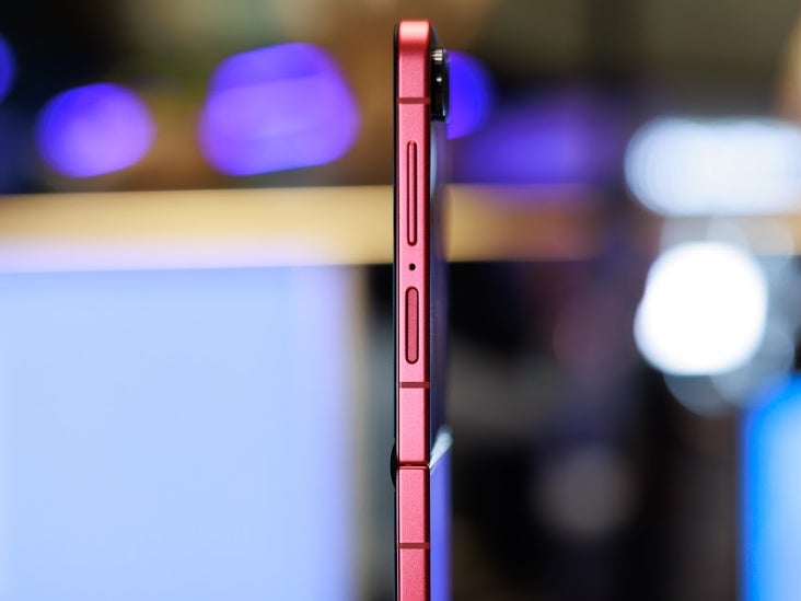 Apple vô tình quảng cáo điện thoại đối thủ