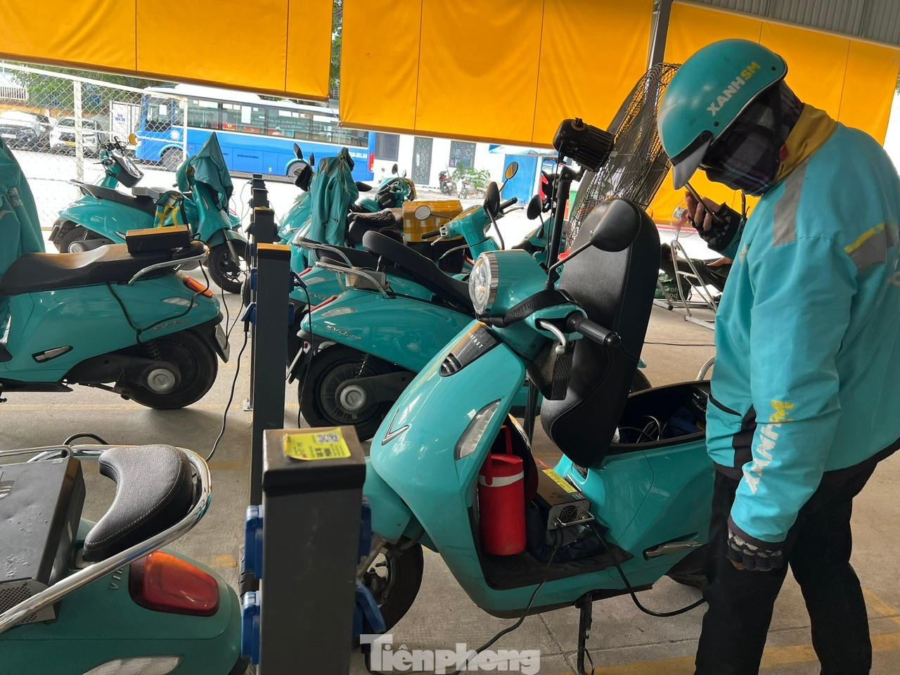 Từ ngày 1/1/2029, TPHCM không cho phép xe xăng 2 bánh cung cấp dịch vụ vận tải, giao hàng trên tất cả các nền tảng. Lệnh cấm xe xăng 2 bánh giao hàng tại TPHCM năm 2029