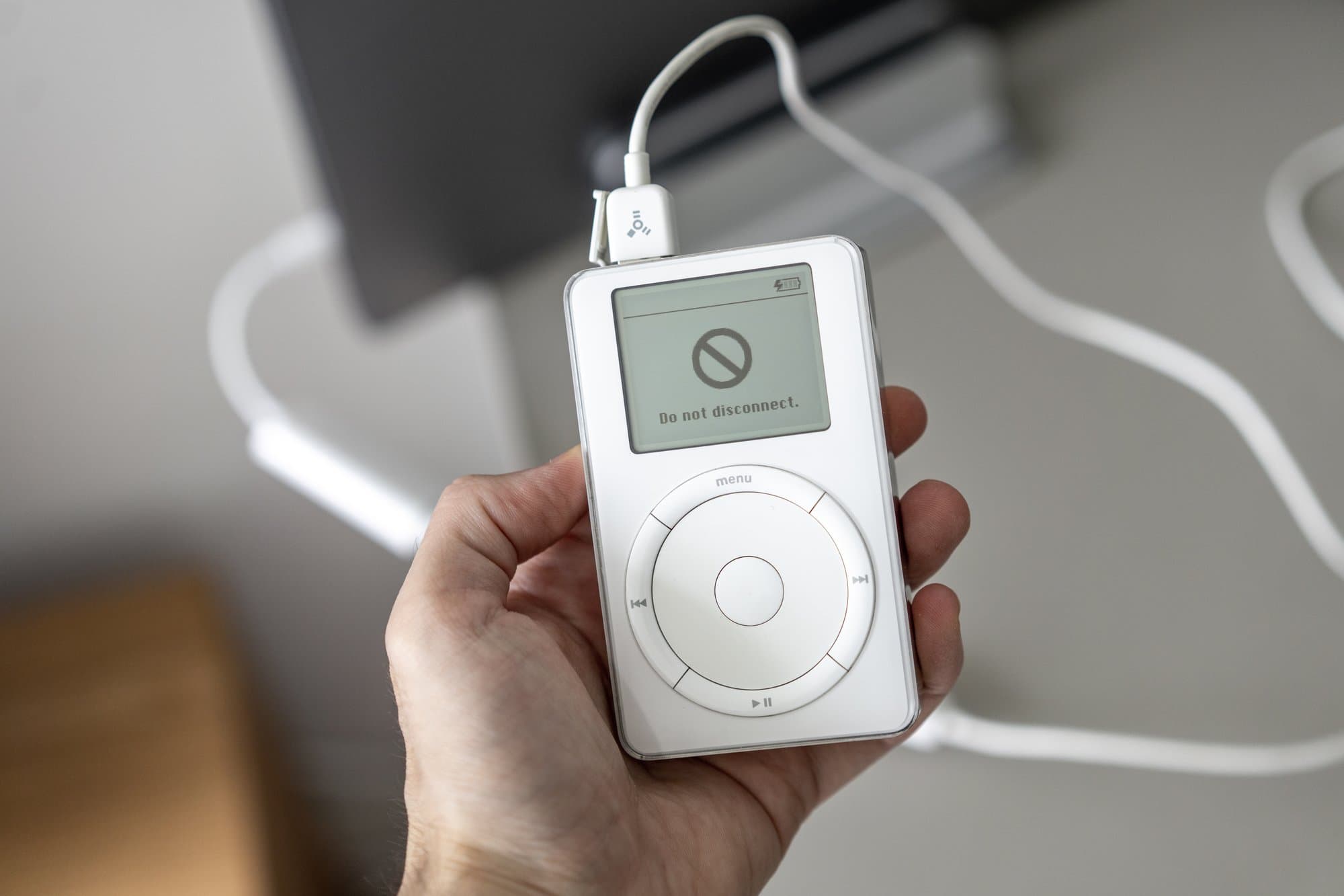 Sự ra đời của iPod cách mạng hóa cách nghe nhạc iPod - thiết bị nghe MP3 phổ biến