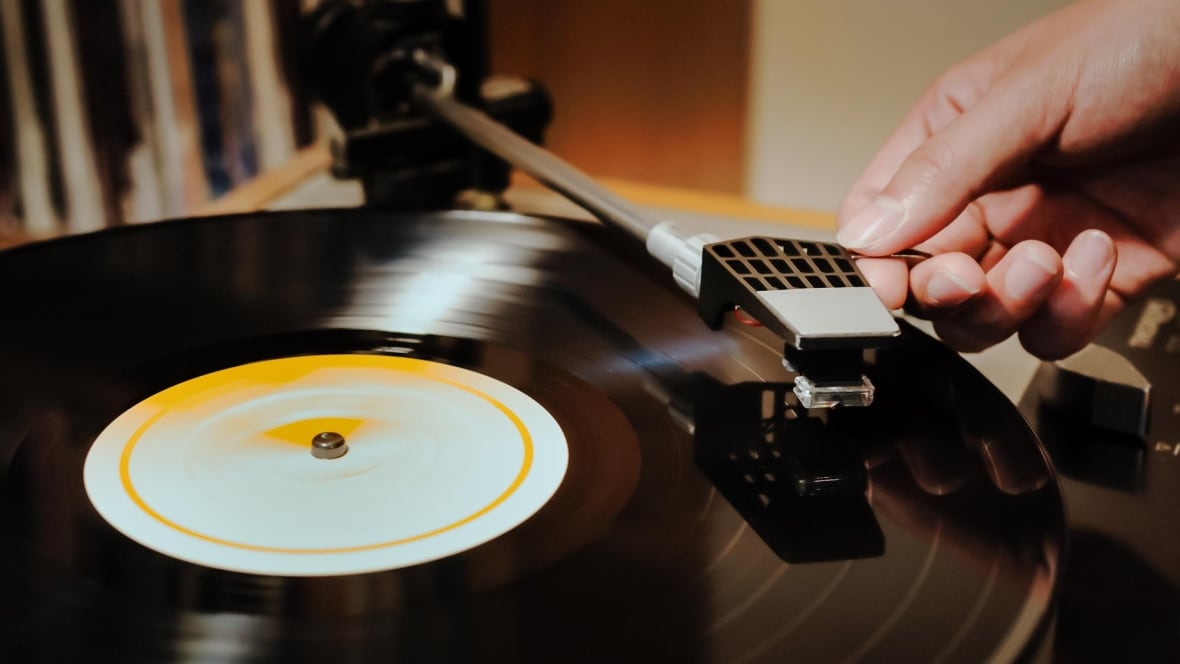 Tiếng xè xè khi đặt kim lên đĩa than Ký ức âm thanh đĩa than