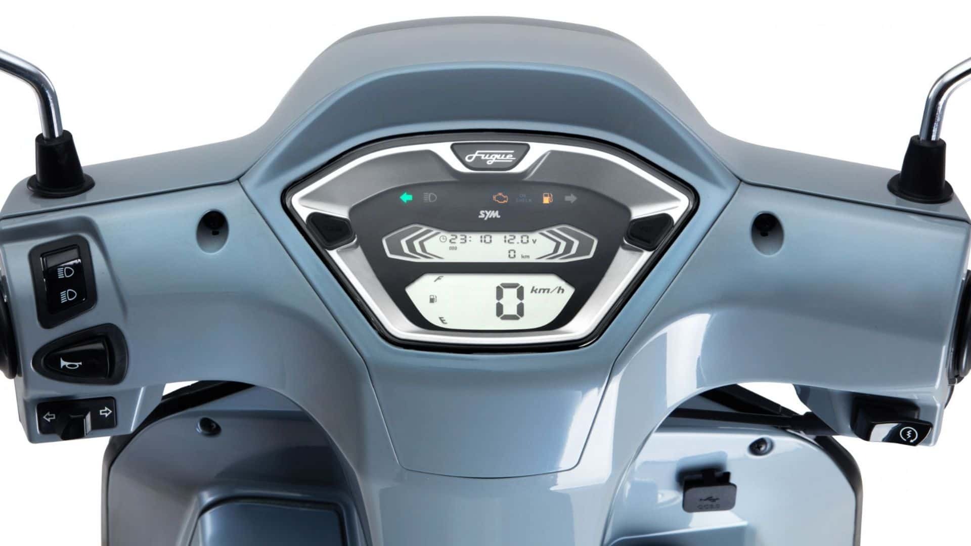 Các tiện ích như cốp và cổng sạc USB trên SYM Fugue 125