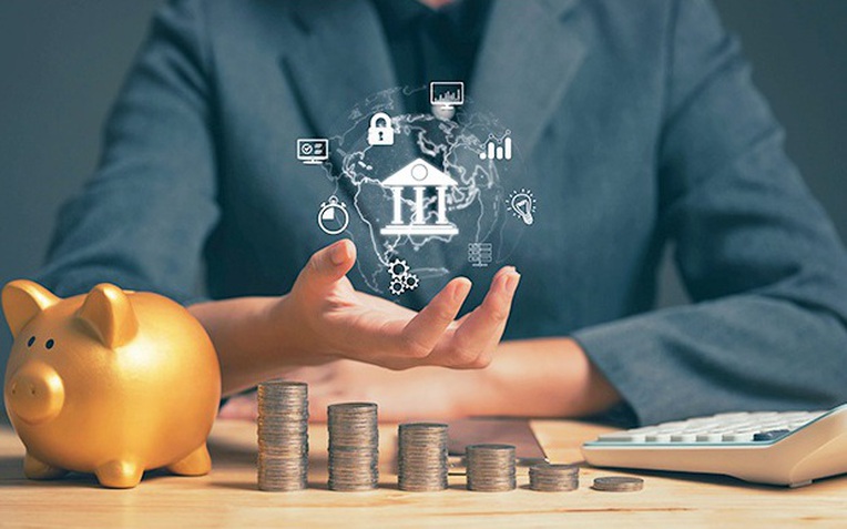 Giao diện app ngân hàng với tính năng sinh lời tự động