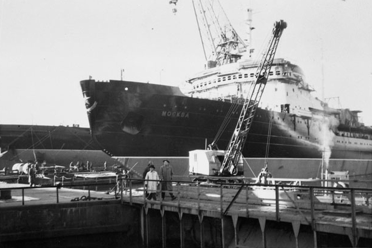 Tàu phá băng Moskva trong quá trình triển khai chiến dịch Tàu phá băng Moskva tại nhà máy đóng tàu Hietalahti