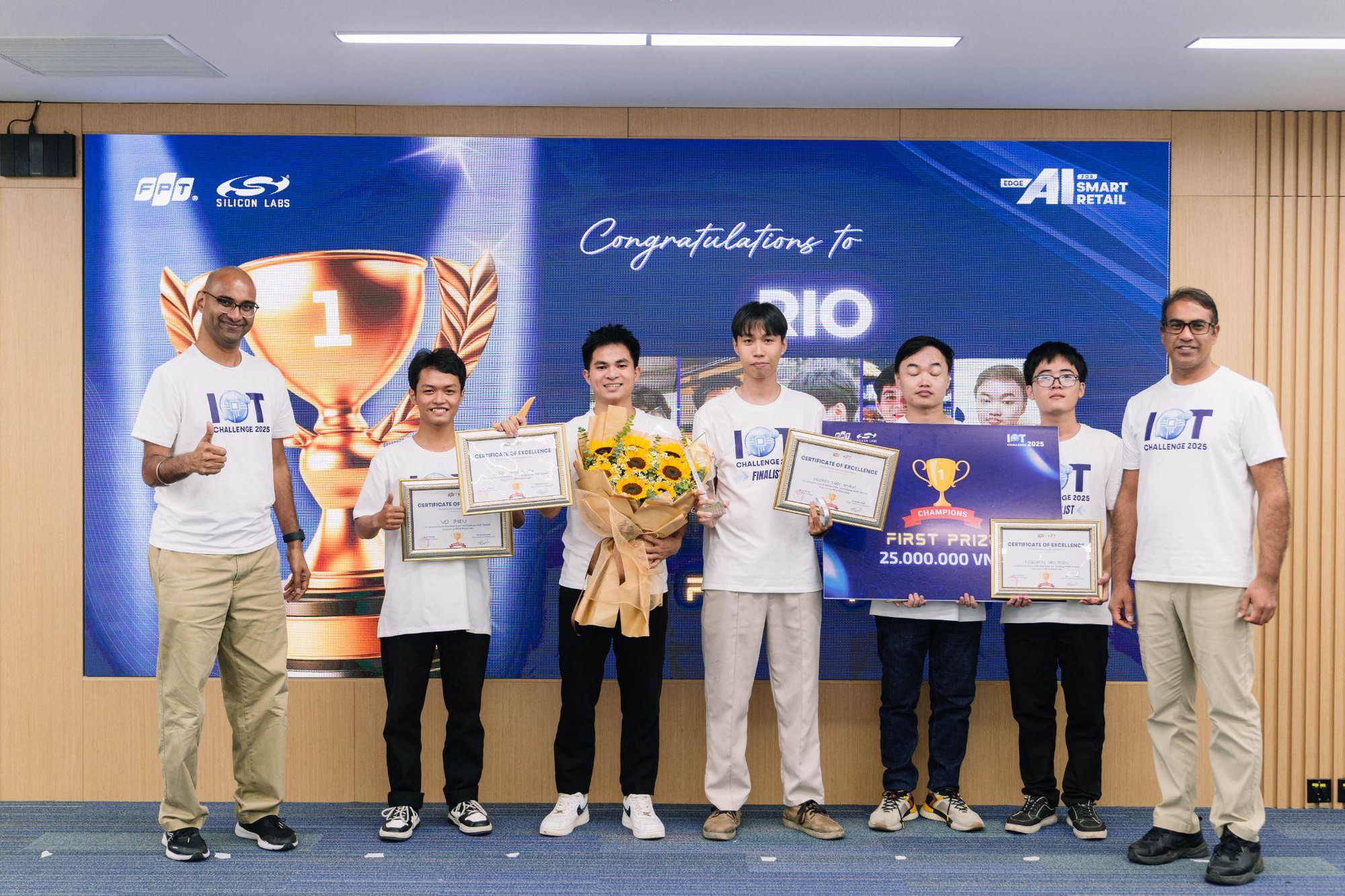 Đội RIO đăng quang ngôi vị Quán quân với giải pháp Nhà thuốc thông minh.