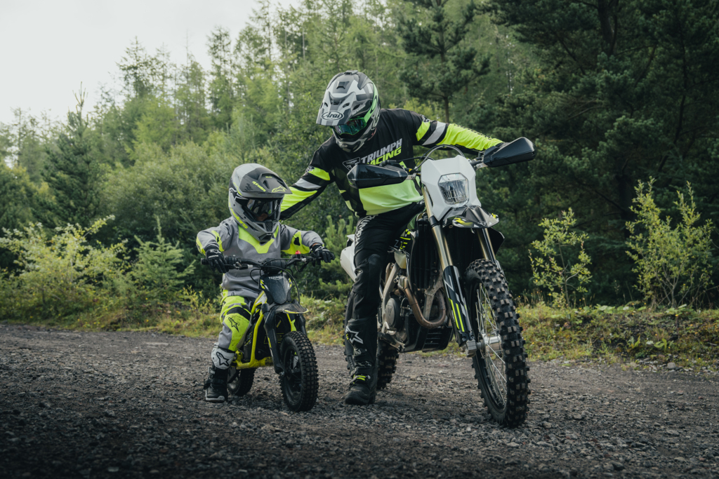 Triumph ra mắt dòng xe địa hình điện TXP Youth!- Ảnh 7. Khóa học lái xe địa hình trẻ em