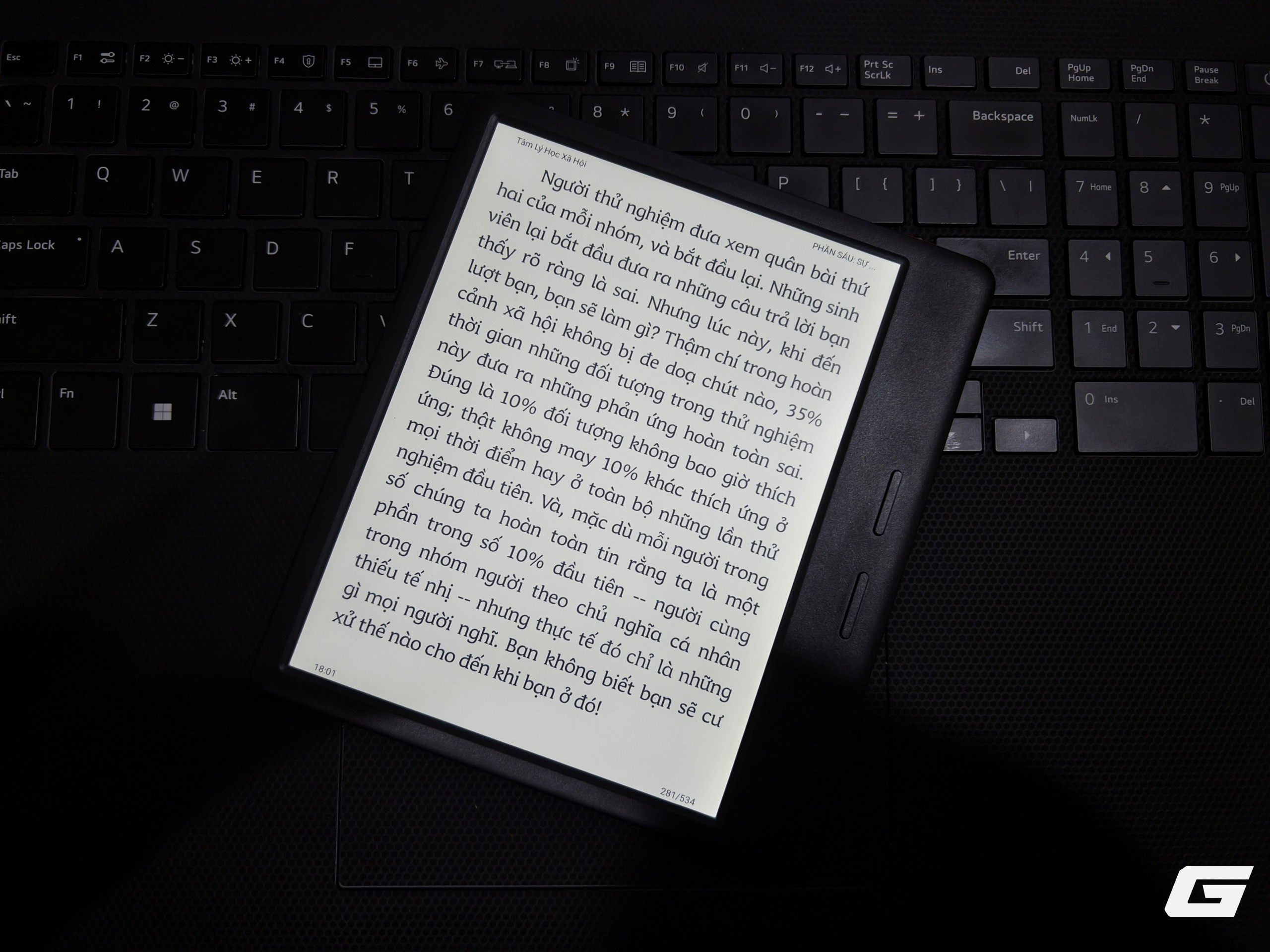 Trên tay nhanh iReader Ocean5 Pro: Màn hình 7icnh lõm sắc nét, hiệu năng mạnh mẽ nhưng...- Ảnh 6. Cảm giác đọc tự nhiên với màn hình lõm