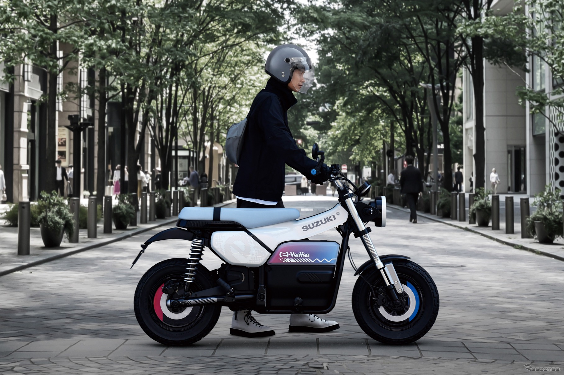 Xe máy điện e-VanVan nhỏ gọn phù hợp đô thị