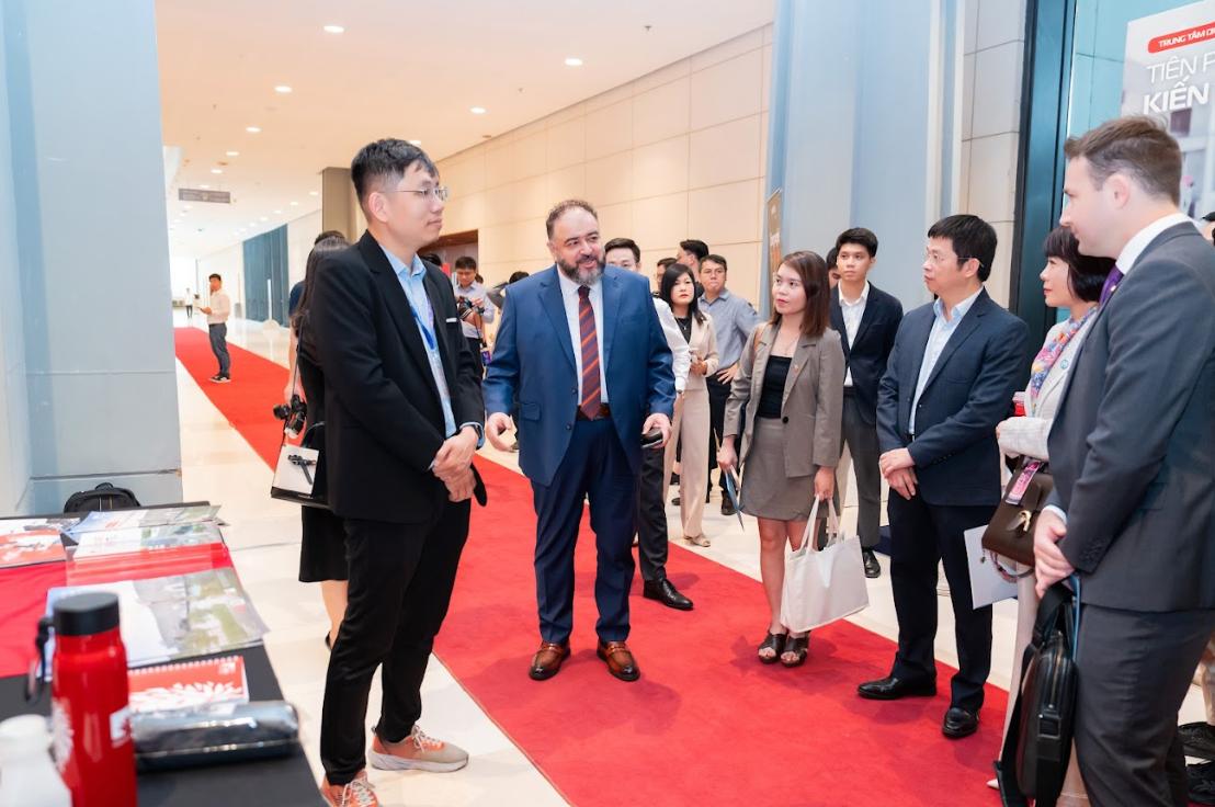 Trưng bày thành tựu ứng dụng AI trong giáo dục của BUV