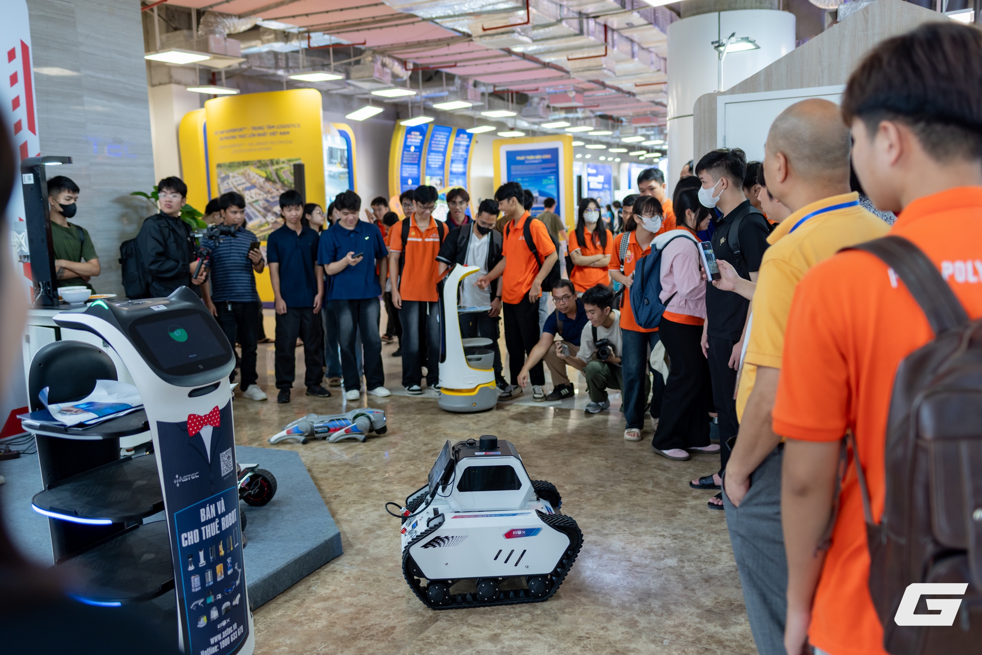 Triển lãm VIIE 2025: Bức tranh sống động về đổi mới sáng tạo tại Việt Nam- Ảnh 3. Robot đa năng được trưng bày tại gian hàng Astec