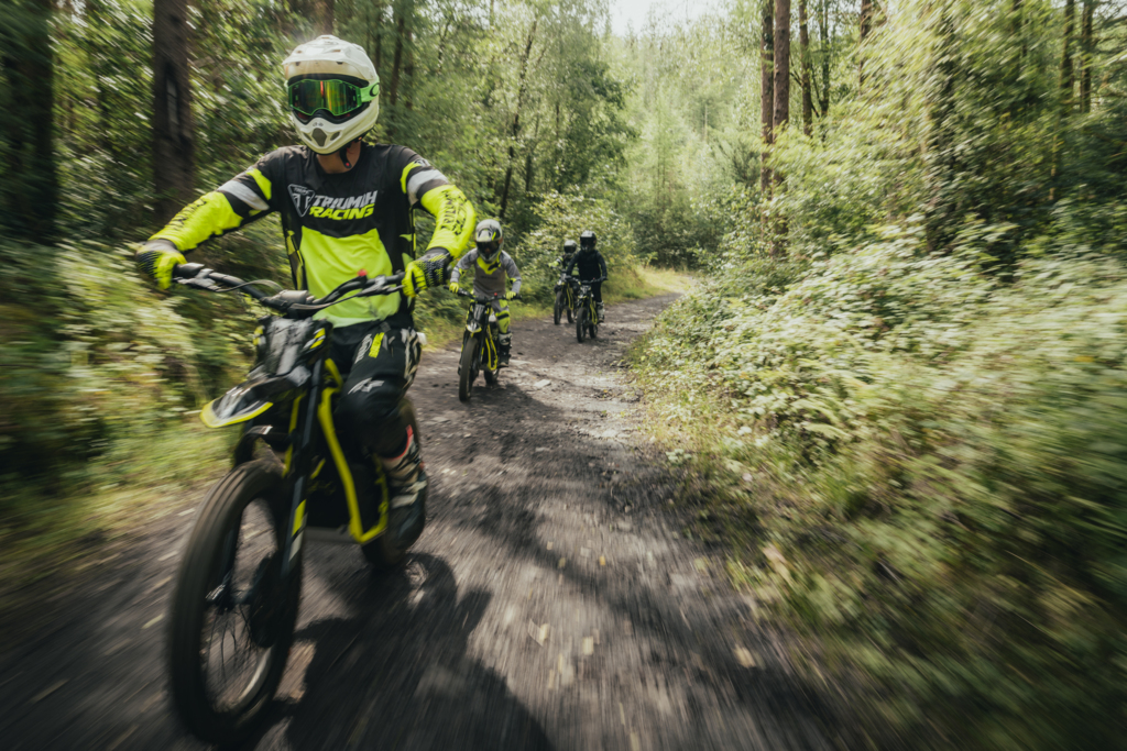 Triumph ra mắt dòng xe địa hình điện TXP Youth!- Ảnh 6. Lái thử xe điện địa hình trẻ em