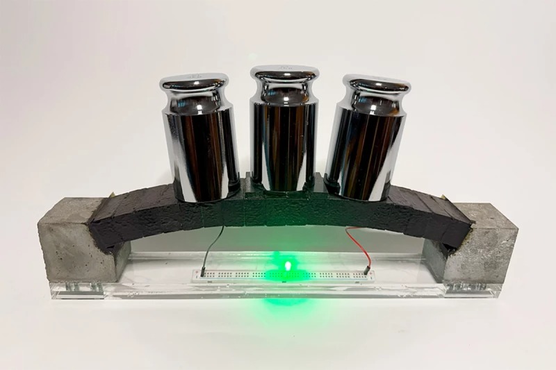 Ngày hôm nay, MIT tái định nghĩa lại bê tông để ngày mai, chung cư sẽ trở thành những cục pin khổng lồ- Ảnh 2. Mô hình vòm làm từ ec3 thắp sáng đèn LED