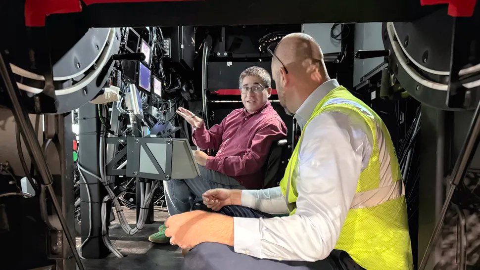 Hệ thống GPS điều khiển đoàn xe diễu hành Đoàn xe diễu hành đồng bộ nhờ GPS