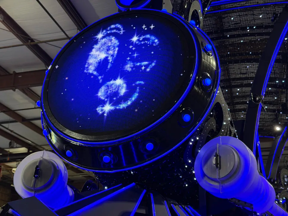 Trang phục LED của diễn viên trong buổi diễu hành Trang phục chiếu sáng bằng LED