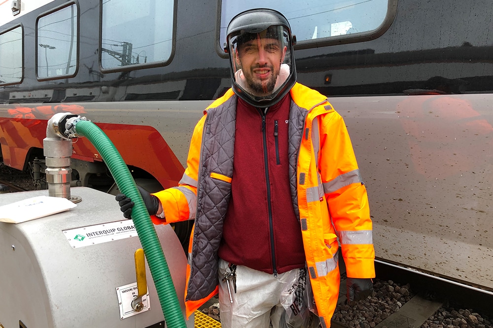 Nhà vệ sinh tàu hỏa xả trực tiếp xuống đường ray Nhà vệ sinh cổ điển trên tàu