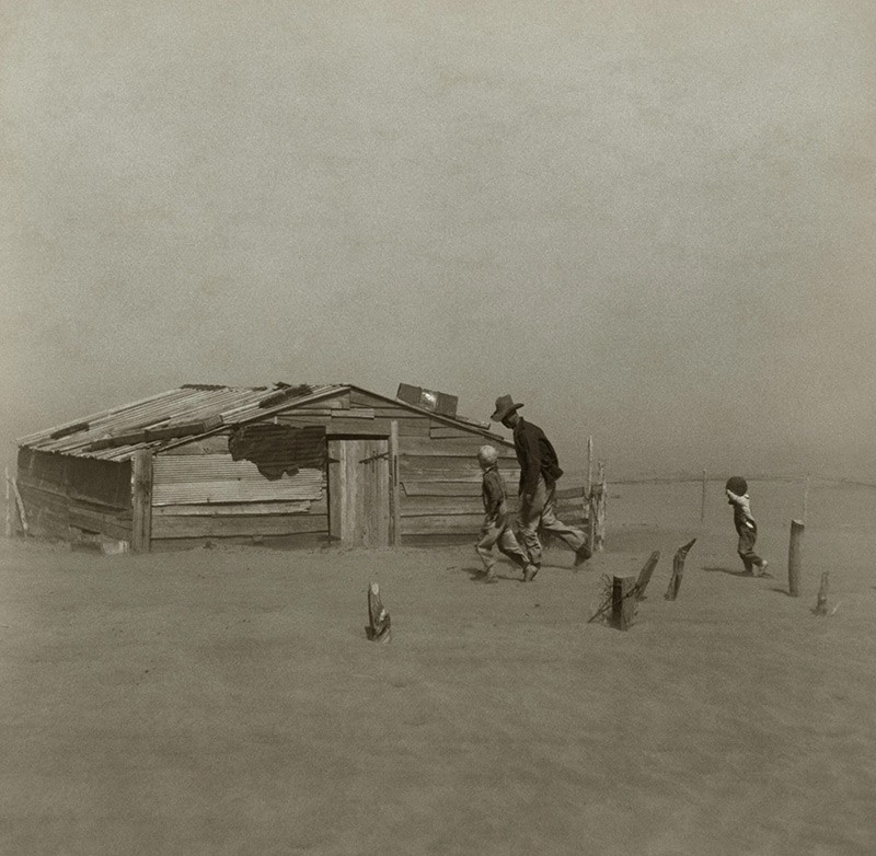 Dust Bowl những năm 1930 ở Mỹ Hạn hán kết hợp canh tác sai cách biến đồng bằng thành sa mạc bụi