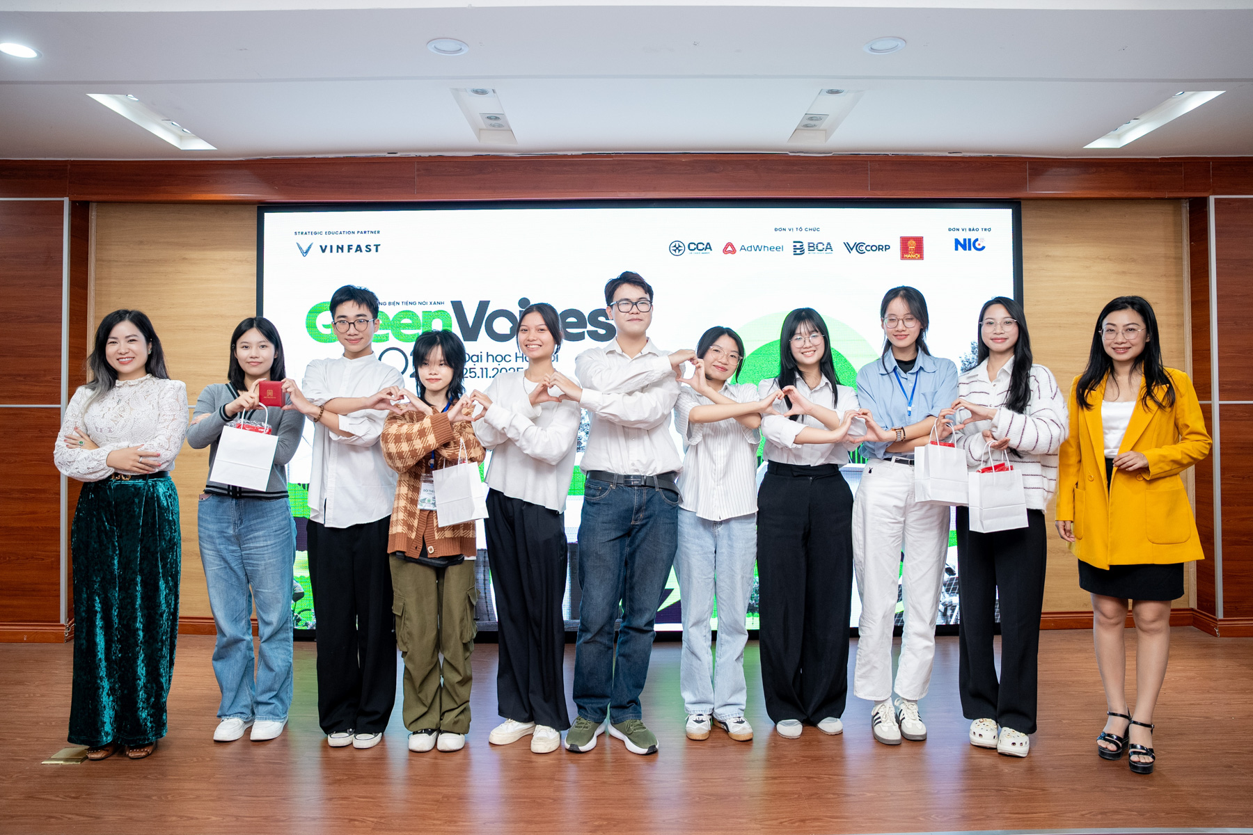 Đội Greener và đội Máu HANU Hai đội đạt giải ấn tượng