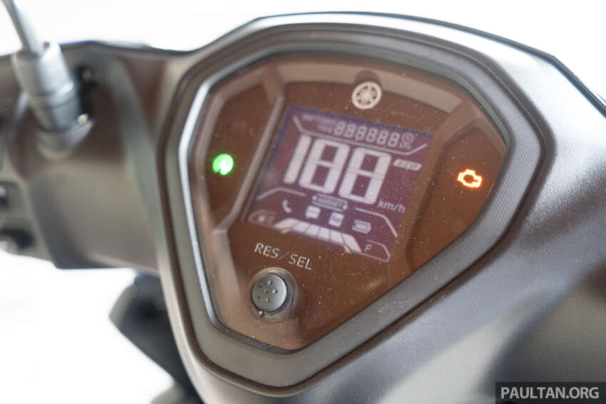 Kết nối điện thoại thông minh Màn hình LCD với công nghệ Yamaha Y Connect