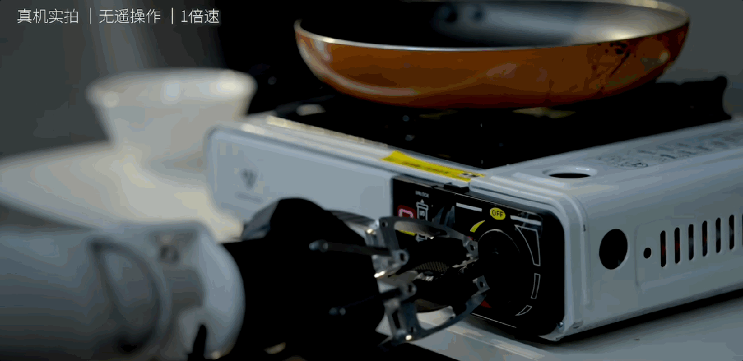 Robot trợ lý tại viện dưỡng lão Robot giúp đẩy xe lăn, pha trà cho người già