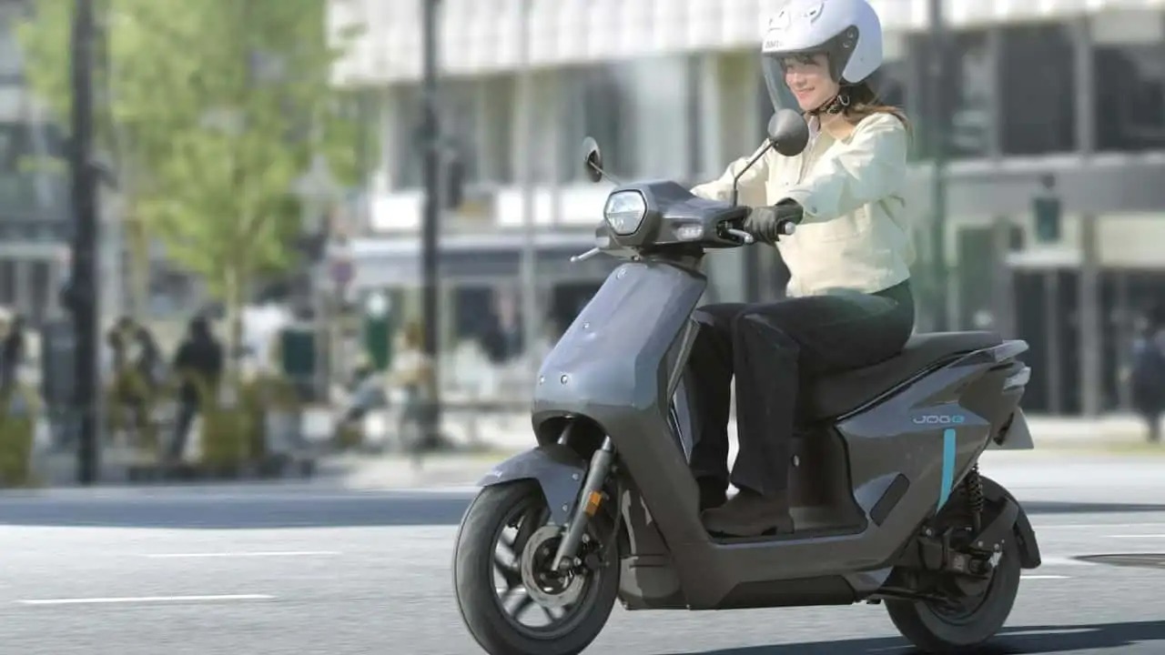 Yamaha JOG Electric - xe tay ga điện đô thị gọn nhẹ